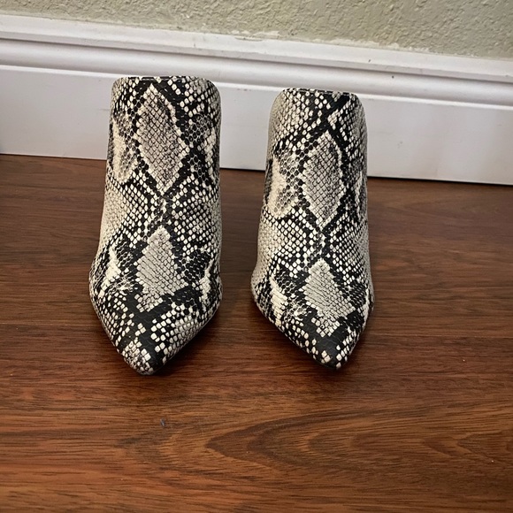 Snake print high hill Mules Never worn - Picture 4 of 4